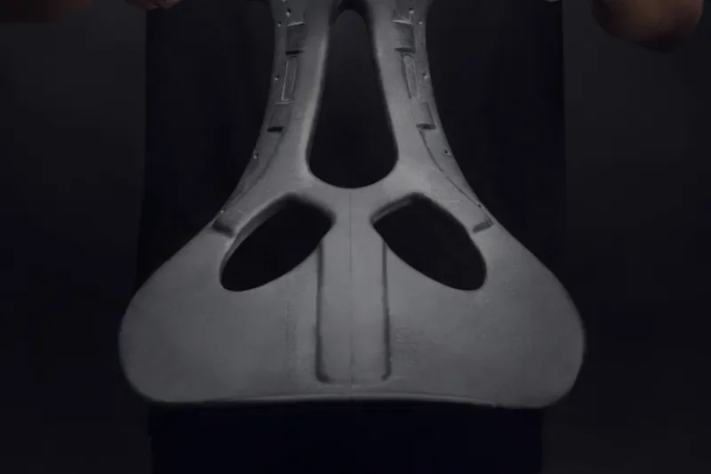 Ikonic saddle