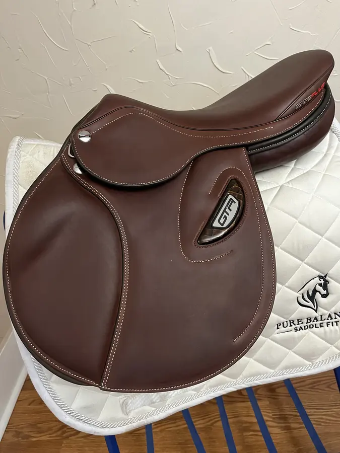 Erreplus jumping saddle on a Pure Balance Saddle Fit pad
